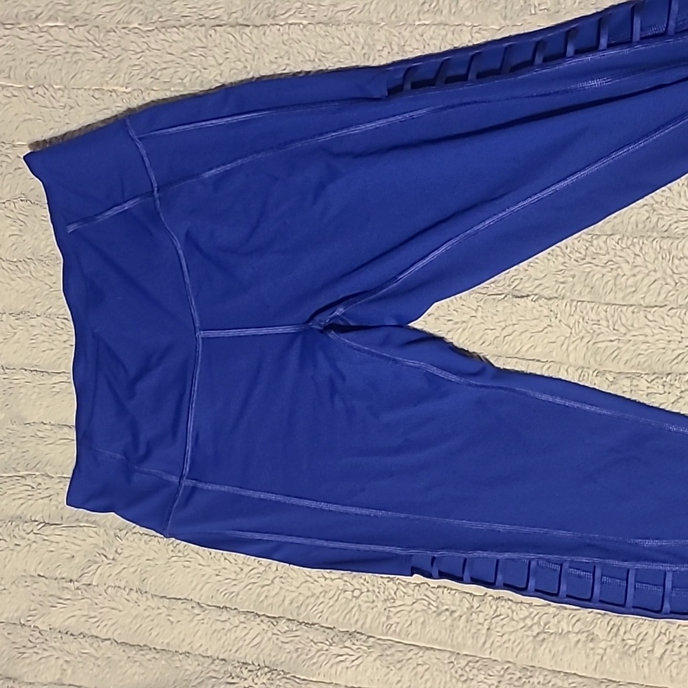 Victoria's Secret Knock Out Workout Tights Medium - Picture 2 of 3